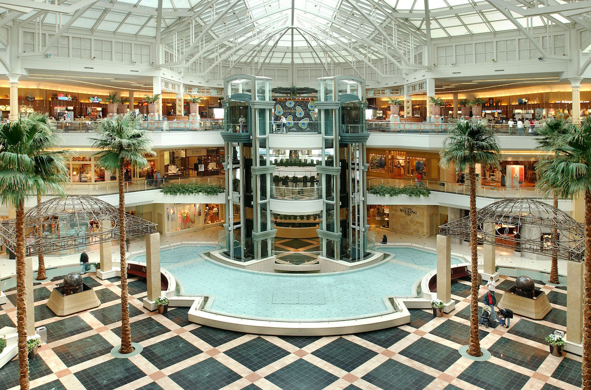 File:Somerset Collection skywalk Troy, Michigan shopping center